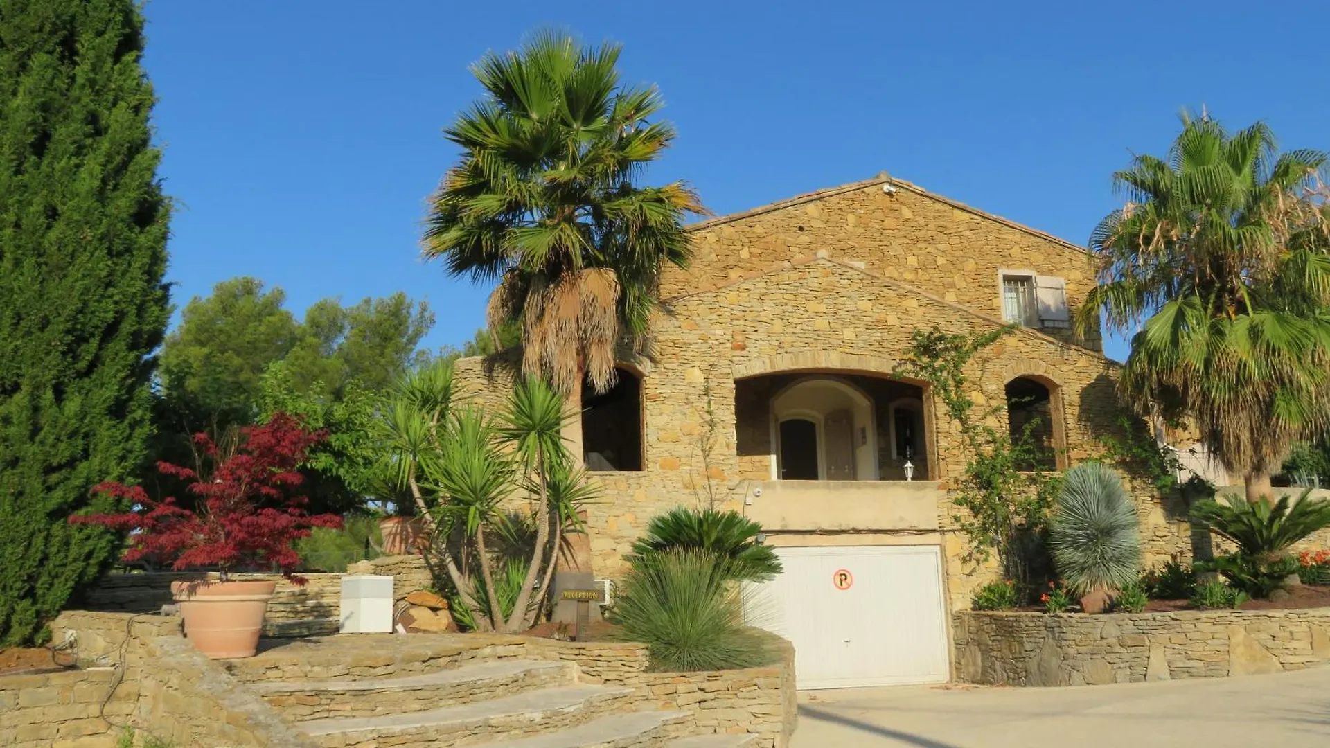 Domaine De Claude Bed & Breakfast La Cadiere-d'Azur France