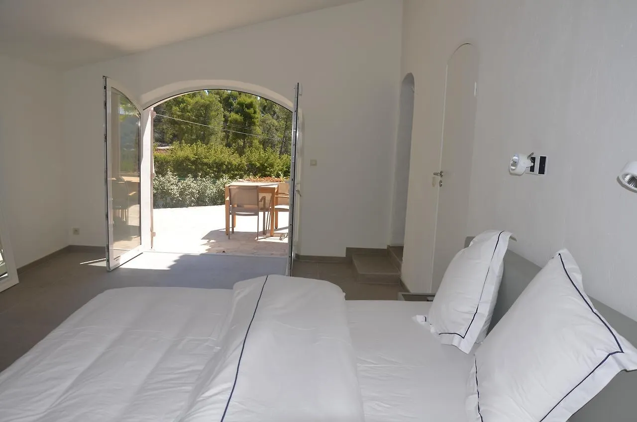 Domaine De Claude Bed & Breakfast La Cadiere-d'Azur 0*,  France